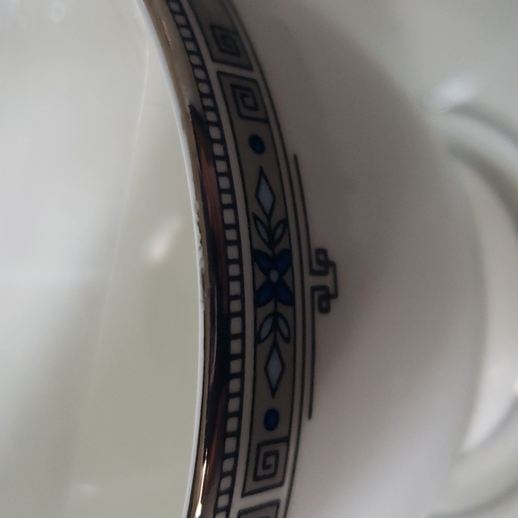 Wedgwood Amherst Bone China Teacup & Saucer – Discontinued Pattern - Picture 3 of 4
